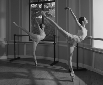 photo de deux danseuses